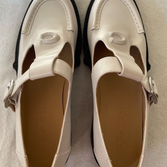 Coach Liv Mary Jane - Picture 2 of 5